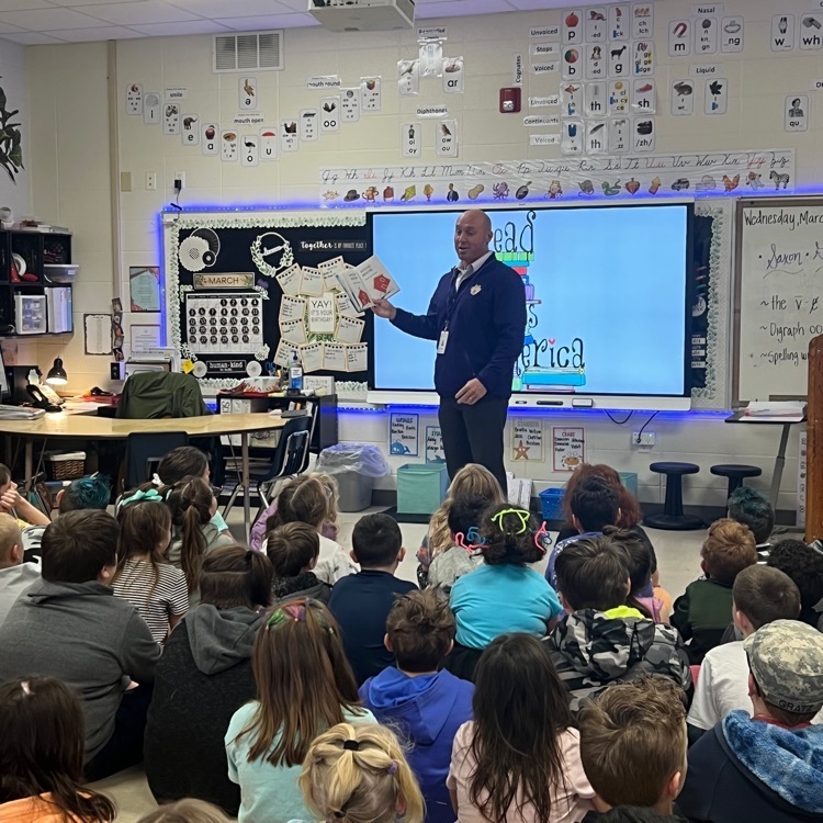Mr. Goff was 3rd Grade’s guest reader this morning! We enjoyed Hop on Pop, and Mr. Goff got his rhyming words in for the day!  Thank you for coming!💜